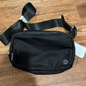 Lululemon everywhere belt bag